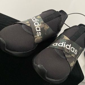 Adidas cloud foam comfort. Black/camo